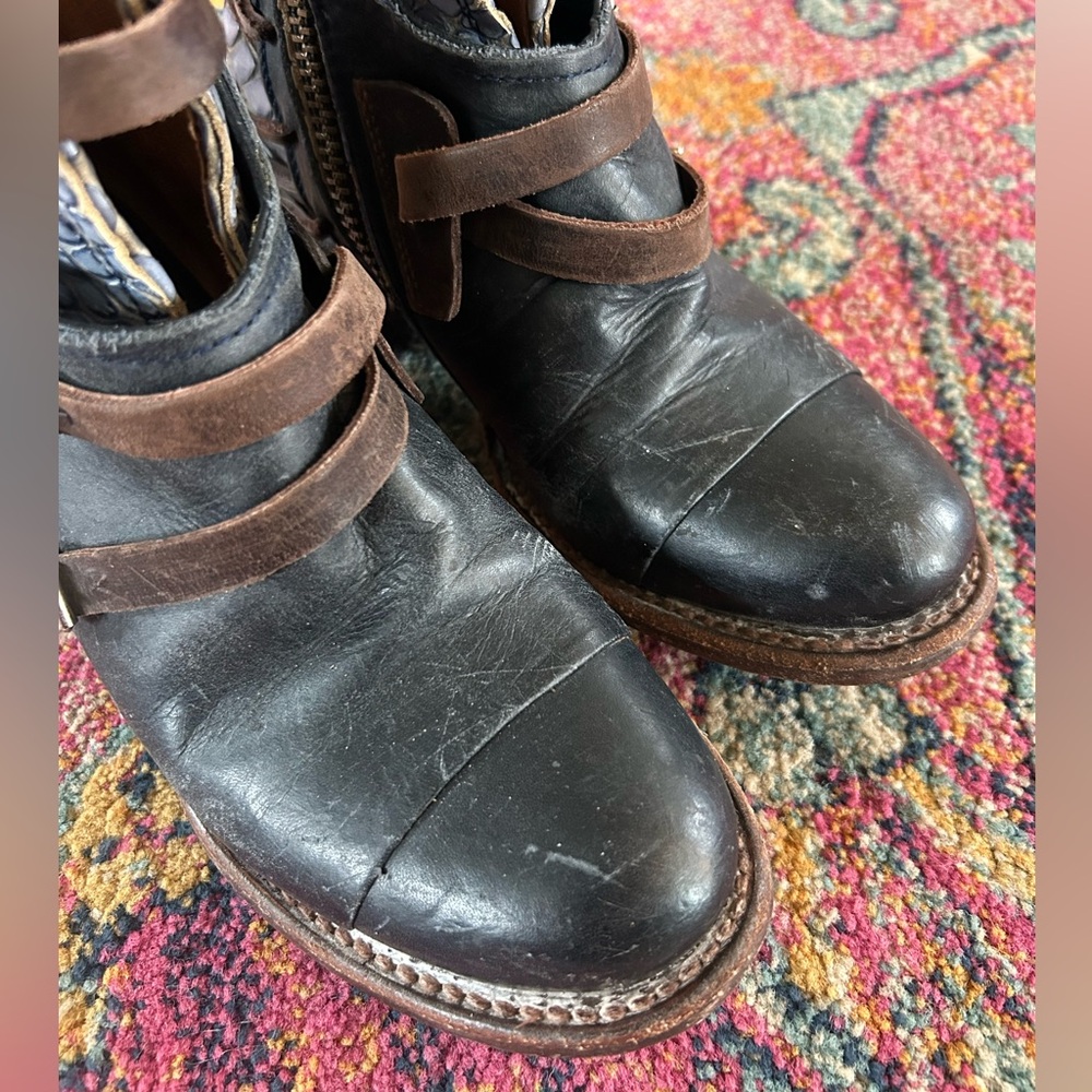 Freebird by Steven | Women’s Black/Brown/Blue Leather Strappy Crue Ankle Boots 7 - Picture 9 of 16